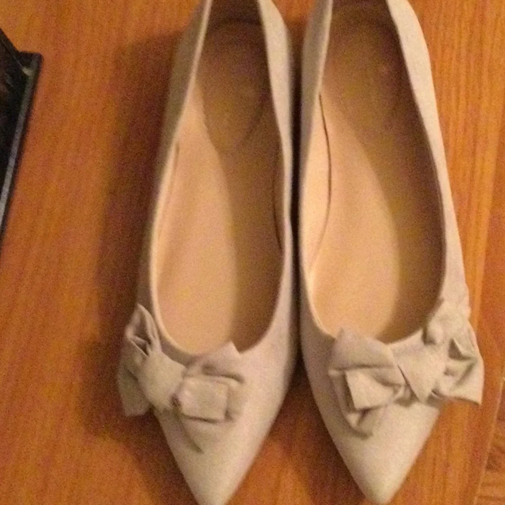 Light gray suede flats - Picture 2 of 4